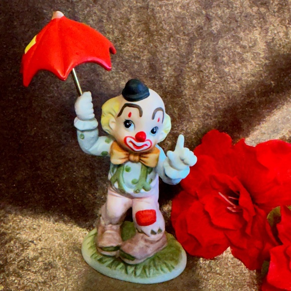 Vintage Lefton China Clown Holding Red Umbrella - Picture 1 of 8